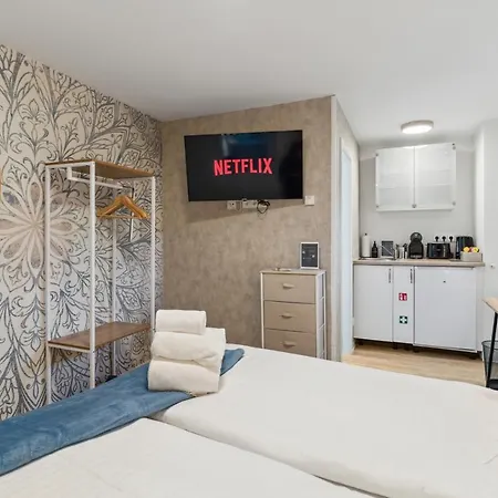Vorstadtoase - Apartment Fuer 2 Personen Mit Smart Tv, Parken, Eigenen Bad, Netflix - Naehe Ber Eichwalde Esterno foto