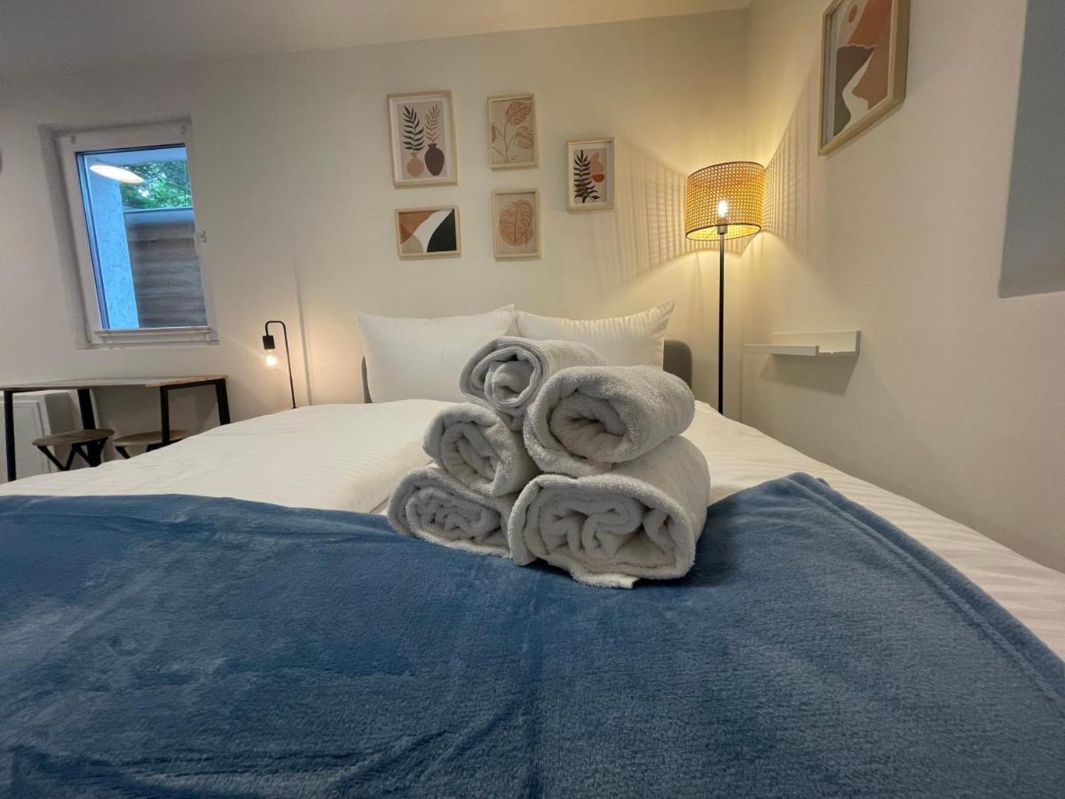 Vorstadtoase - Fuer 2 Personen Mit Smart Tv, Parken, Eigenen Bad, Netflix - Naehe Ber Appartement